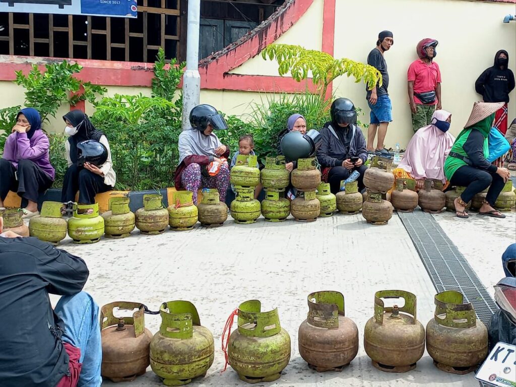 Foto: Tabung gas elpiji 3 kilogram yang kerap langka di pasaran.