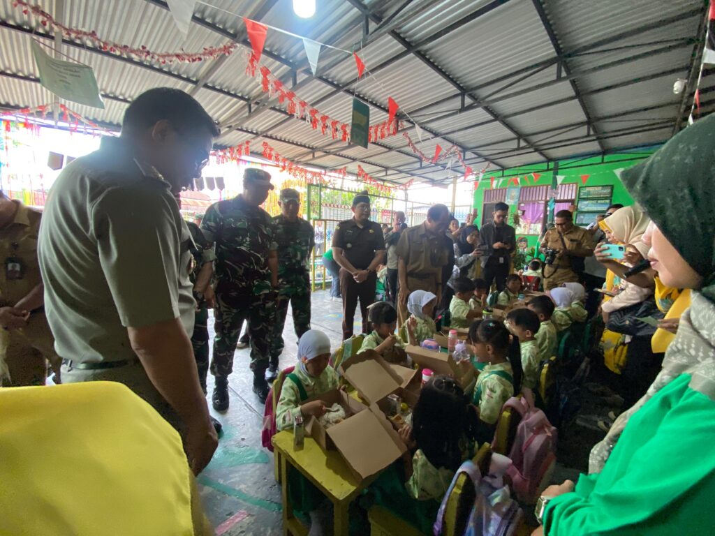 Caption : Program Makan Bergizi Gratis untuk siswa