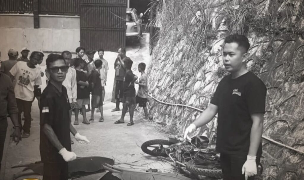 Foto: Kecelakaan lalu lintas terjadi di jalan Ikip Mekar Sari.