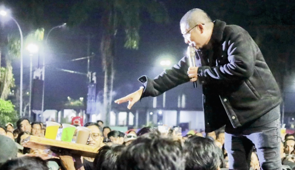 Foto : Malam Syukuran Aulia-Rendi Meriahkan Taman Kota Raja, Ribuan Warga Nikmati Konser Ungu. (Istimewa)