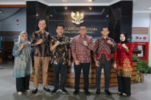 Foto : Bahas Pengangkatan THL R3, R4, dan Tampungan Bupati Kukar Temui Kepala BKN. (Istimewa)