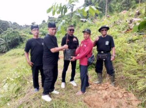 Foto : Ikawangi Kukar Gelar Pagelaran Budaya Banyuwangi dan Tanam Pohon di Maluhu. (Istimewa)