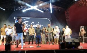 Foto : UMKM Kota Bangun Kebanjiran Rezeki dari Koba Fest 2, Plt Camat: Dampaknya Nyata ke Ekonomi Lokal. (Istimewa)
