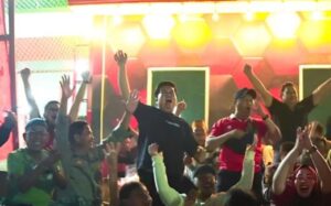 Foto : Wabup Kukar Rendi Solihin Gelar Nobar, Takbir Idul Adha dan Dukungan untuk Timnas Indonesia Bersatu di Samboja. (Istimewa)