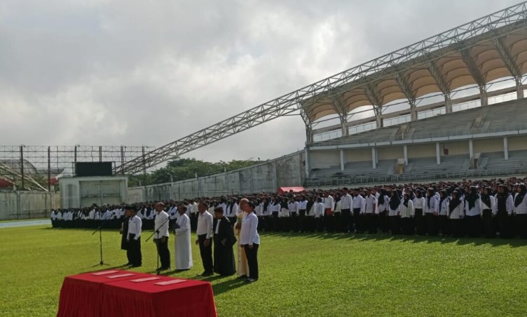 Foto : 3.870 PPPK Resmi Dilantik di Kukar: Bupati Edi Ingatkan Disiplin dan Evaluasi Kinerja Tahunan. (Istimewa)