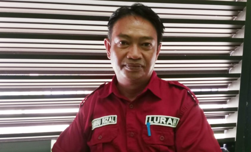 Foto : Lurah Teluk Dalam, Samsu Rizal. (Istimewa)