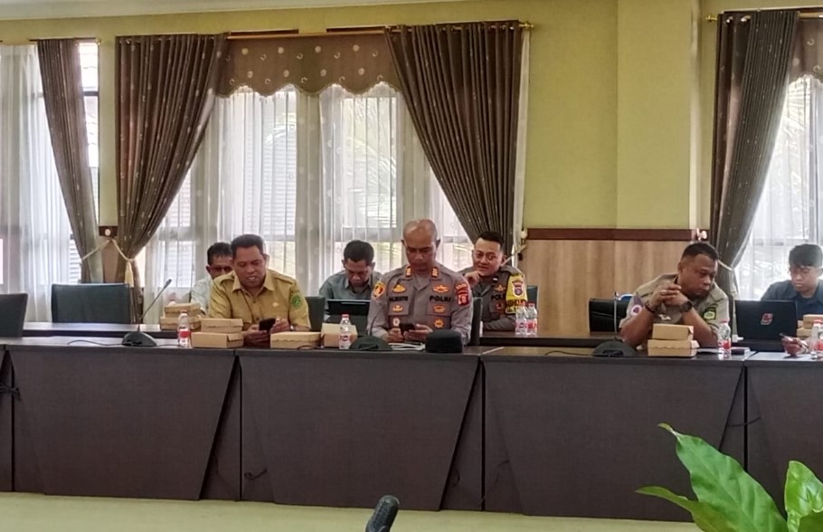 Foto : Kepala Desa Batuah, Abdul Rasyid, secara tegas menyampaikan aspirasi warganya.  (Istimewa)