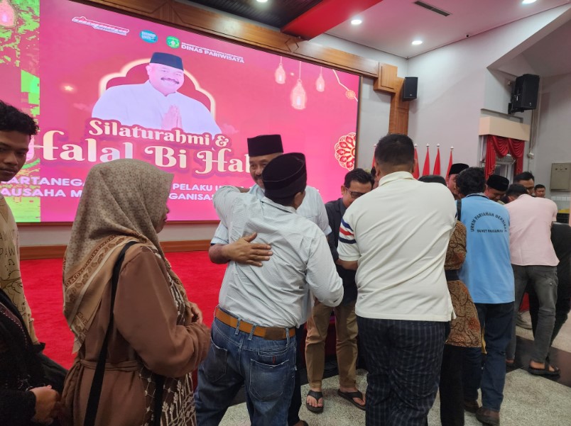 Foto: Bupati Kukar Edi Damansyah Dorong Kolaborasi Komunitas Pemuda dan Ekonomi Kreatif dalam Momen Halal Bihalal.