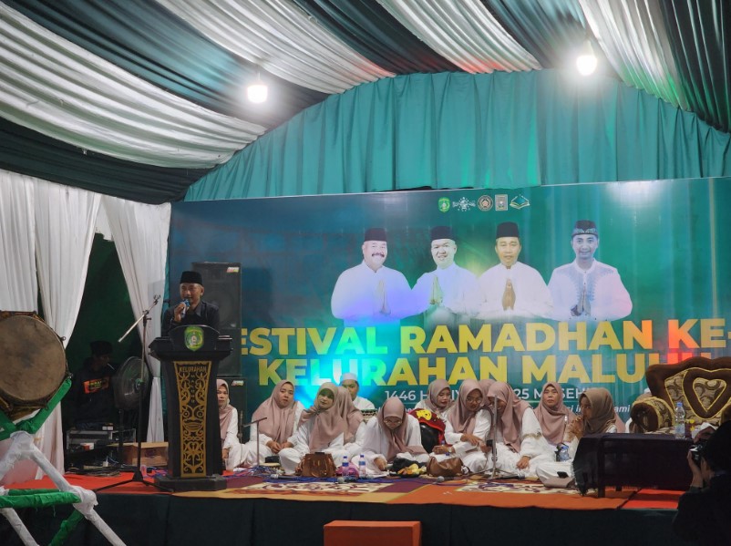 Foto: Sekda Kukar, Sunggono, di Festival Ramadhan Kelurahan Maluhu.