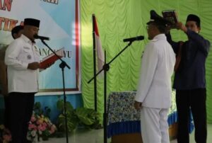 Foto: Bupati Kutai Kartanegara (Kukar), Edi Damansyah, secara resmi melantik Aris Bintoro sebagai Penjabat (Pj) Kepala Desa Makarti, Kecamatan Marangkayu.